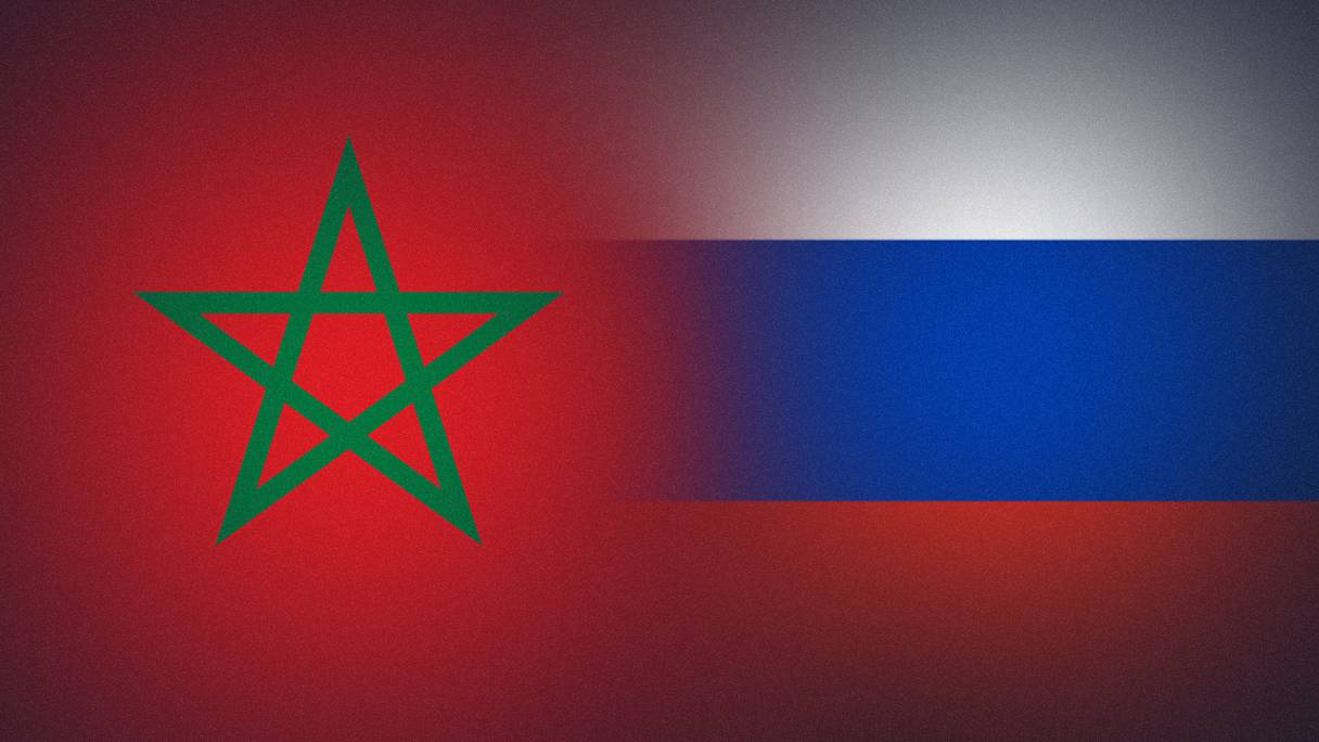 Les drapeaux du Maroc et de la Russie.
