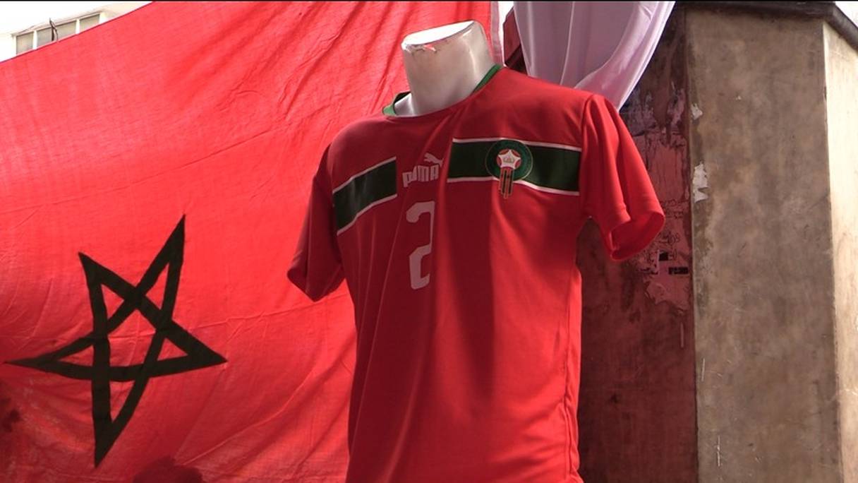 Le commerce des maillots et produits dérivés pour les supporters des Lions de l’Atlas bat son plein depuis la qualication de l'équipe nationale pour les quarts de finale de la coupe du monde. 
