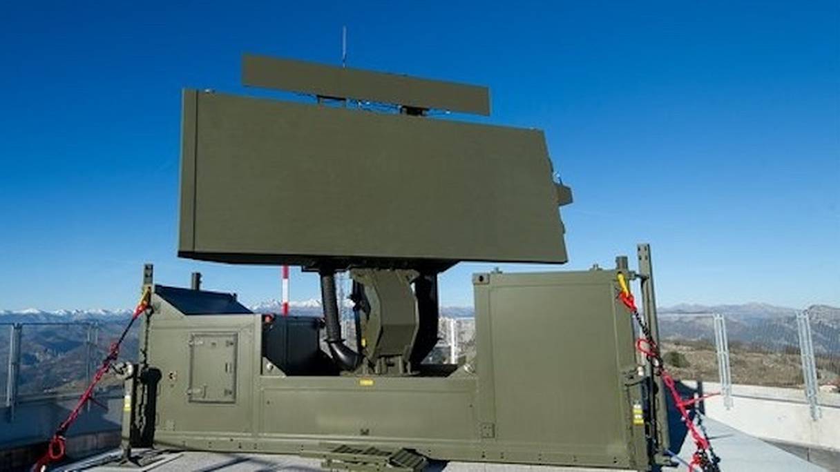 Le radar Ground Master 400, reçu fin juillet par l'armée marocaine, aux termes d’un contrat signé en 2019 avec Thales.

