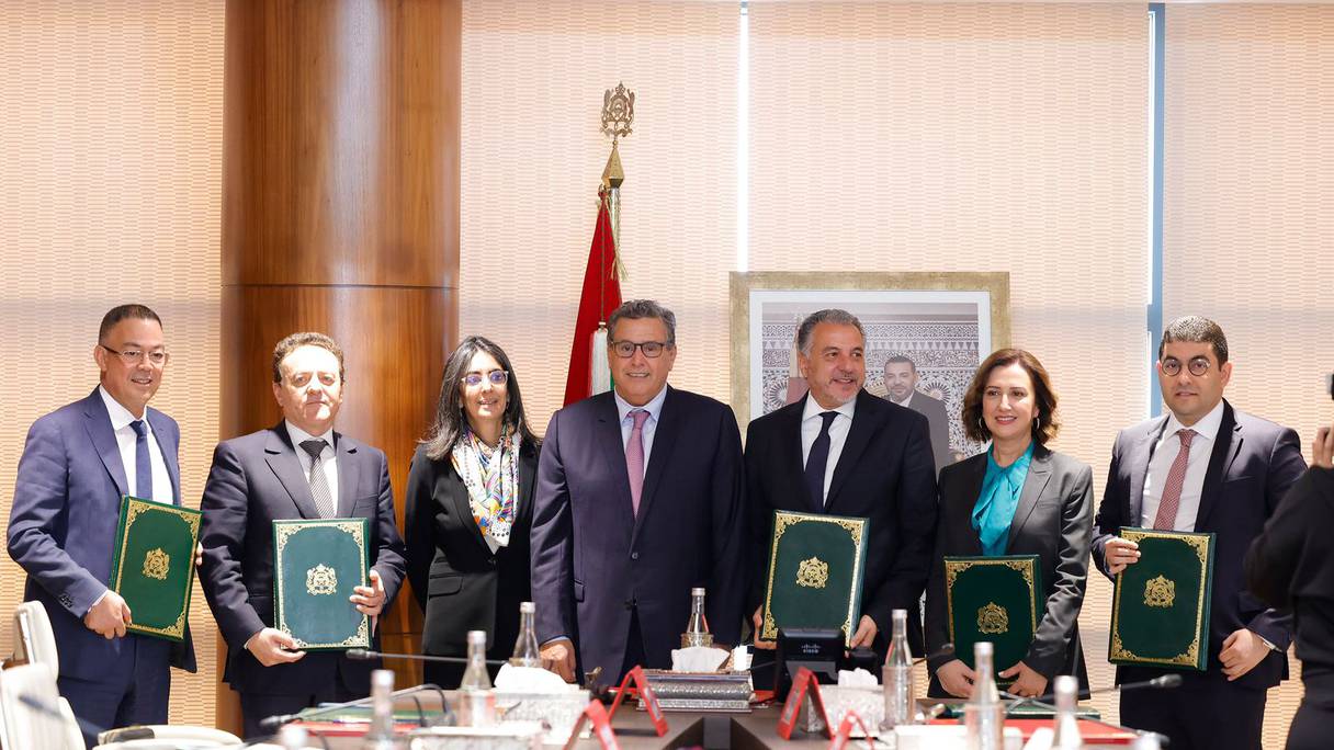 Le chef du gouvernement, Aziz Akhannouch a présidé ce vendredi 17 mars 2023 à Rabat, la cérémonie de signature de la convention cadre de partenariat pour le déploiement de la feuille de route stratégique du secteur du tourisme 2023-2026.