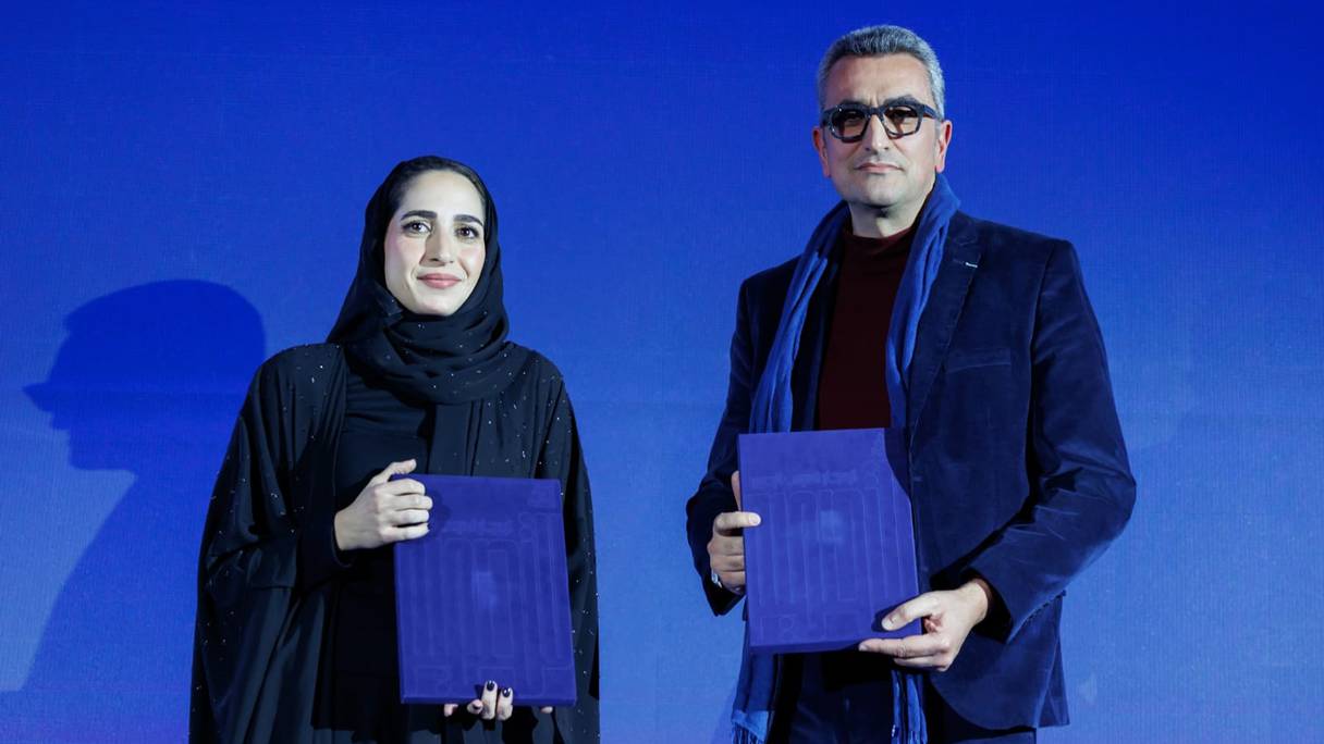 Hicham Lahlou en compagnie de Basma Bouzo, la directrice de Saudi Design Festival. La 23e édition de cette manifestation est organisée du 12 au 23 janvier 2023 à Riyad.
