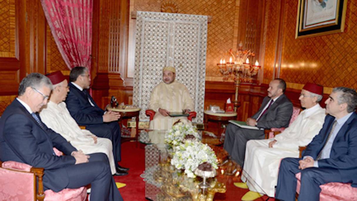 Le roi Mohammed VI recevant, ce vendredi 15 mai au Palais royal de Casablanca, Mustapha Ramid, Ahmed Toufiq et Driss El Yazami.
