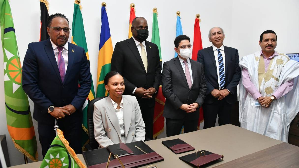 Inauguration, jeudi 31 mars 2022 à Dakhla, de la représentation de l'Organisation des états de la Caraïbe orientale par Nasser Bourita et le premier ministre du Commonwealth de la Dominique, Roosevelt Skerrit.
