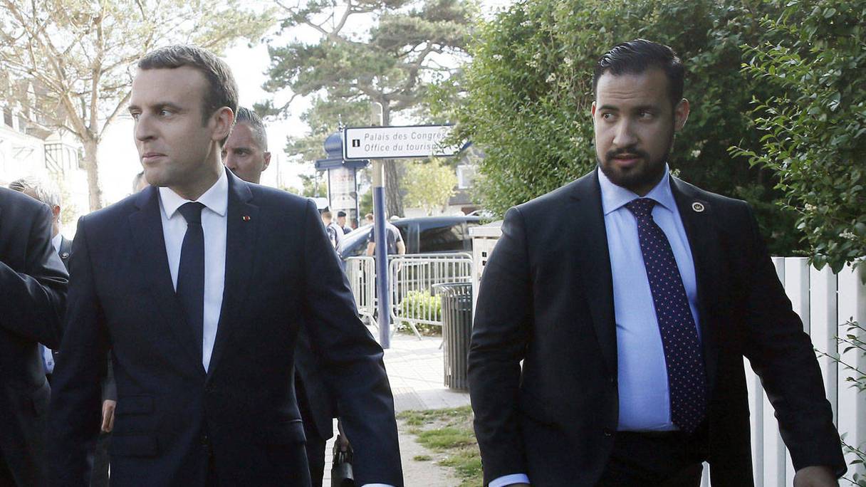 A droite, Alexandre Benalla accompagnant le président Macron.
