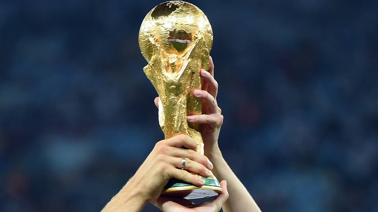 Le trophée de la Coupe du Monde de la FIFA.
