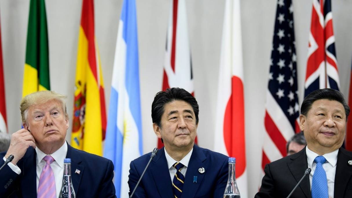Le président américain, Donald Trump, le Premier ministre japonais, Shinzo Abe, et le président chinois, Xi Jinping, au sommet du G20 à Osaka le 28 juin 2019.
