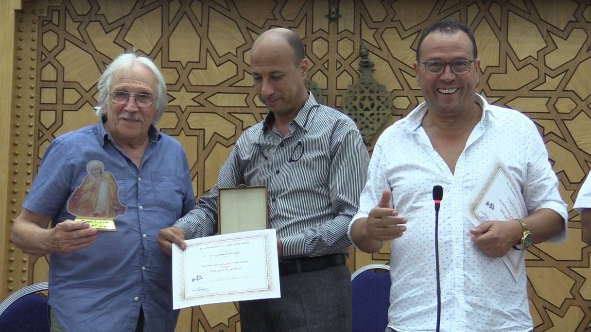 Hommages au scénariste et chercheur universitaire italien Mario Brent, et à l'acteur marocain Ezz Al-Arab Al-Kaghat, au cours de la cérémonie d’ouverture du festival international Agora, le 7 octobre 2022, à Fès.
