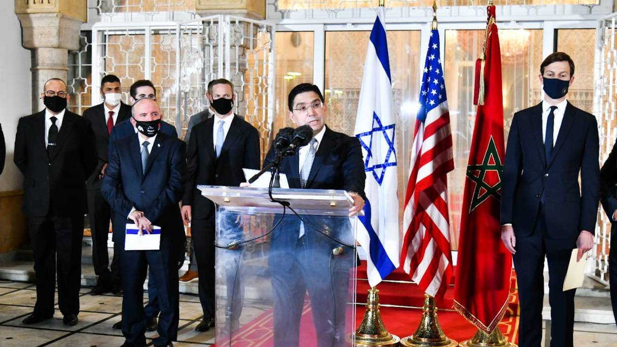 Nasser Bourita, ministre des Affaires étrangères, avec Jared Kushner Conseiller principal du Président des États-Unis d’Amérique et Meir Ben-Shabbat, Conseiller à la Sécurité Nationale de l’État d’Israël.
