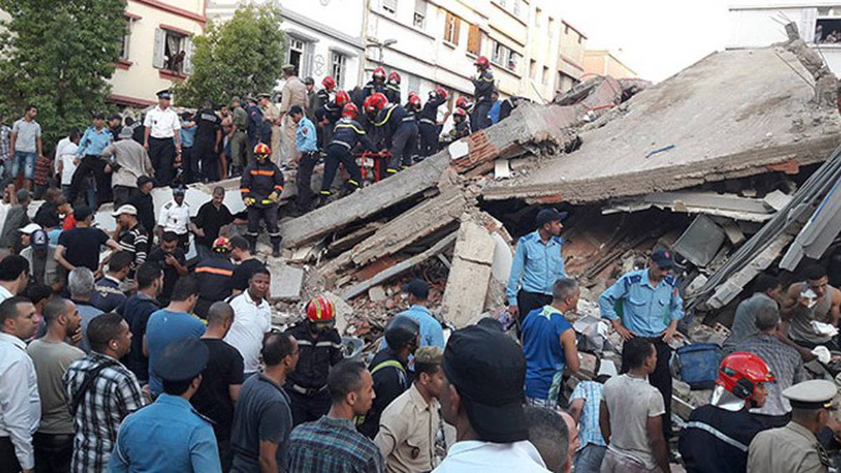 Les décombres de l'immeuble qui s’est effondré dans le quartier populaire de Sbata, à Casablanca.
