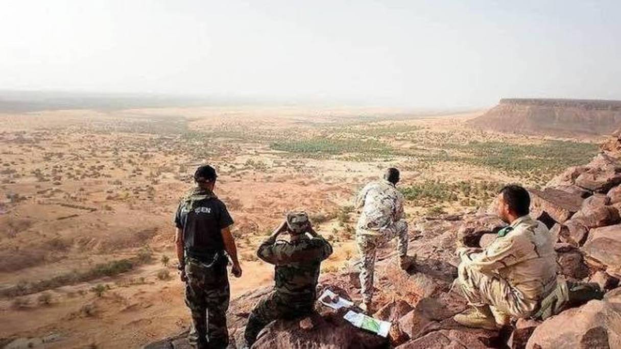 Des militaires mauritaniens surveillant les frontières nord du pays.

