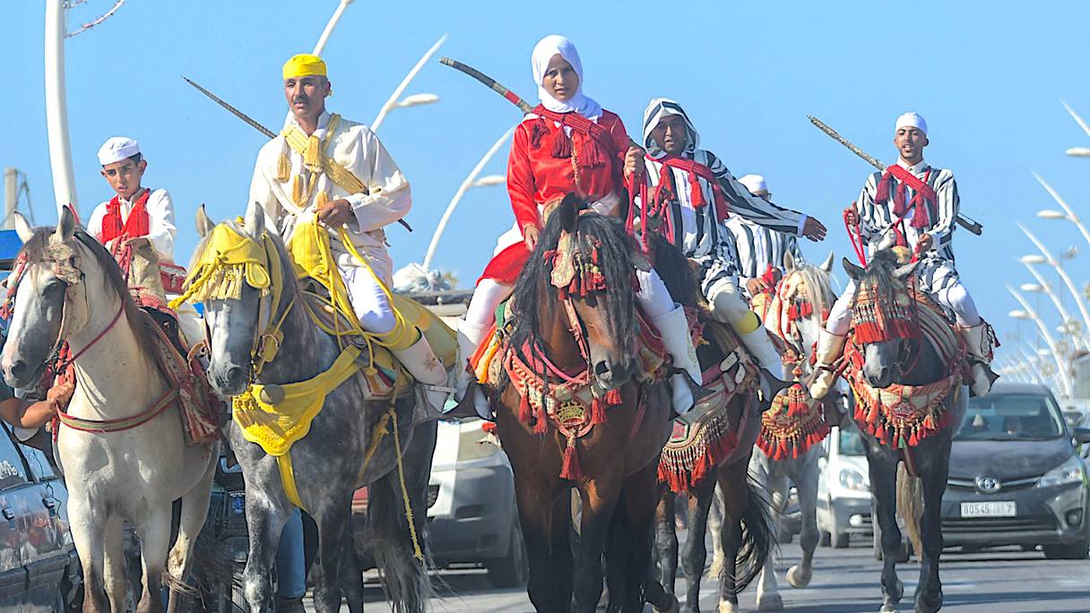 Arrivée des cavaliers participants au concours de Tbourida au Moussem Moulay Abdellah Amghar, le 4 août 2023 à El Jadida.
