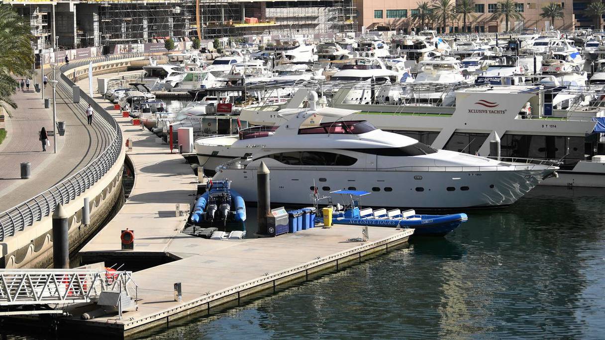 Des yachts à quai dans la marina déserte de Dubaï, aux Emirats arabes unis, le 5 mai 2020. 

