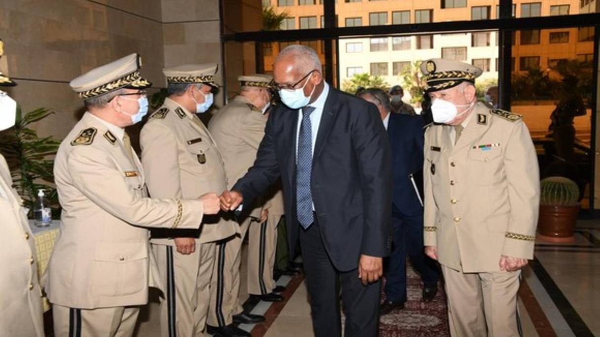 Le général Said Chengriha et El Ghassim Wane, émissaire onusien au Mali, jeudi 12 août 2021 à Alger.

