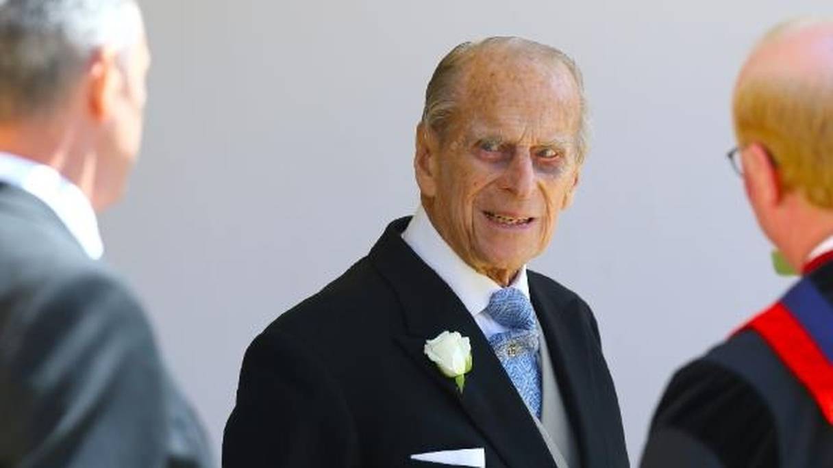 Le prince Philip quitte la chapelle St George à l'issue du mariage du prince Harry et de Meghan Markle, le 19 mai 2018 à Windsor.
