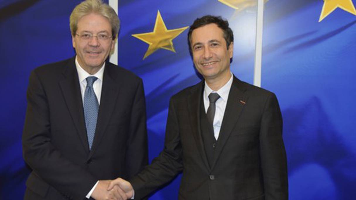 Le ministre de l'Economie et des finances, Mohamed Benchaâboun (à droite) lors de sa rencontre avec le commissaire européen à l’Economie, Paolo Gentiloni, lundi 10 février 2020 à Bruxelles.
