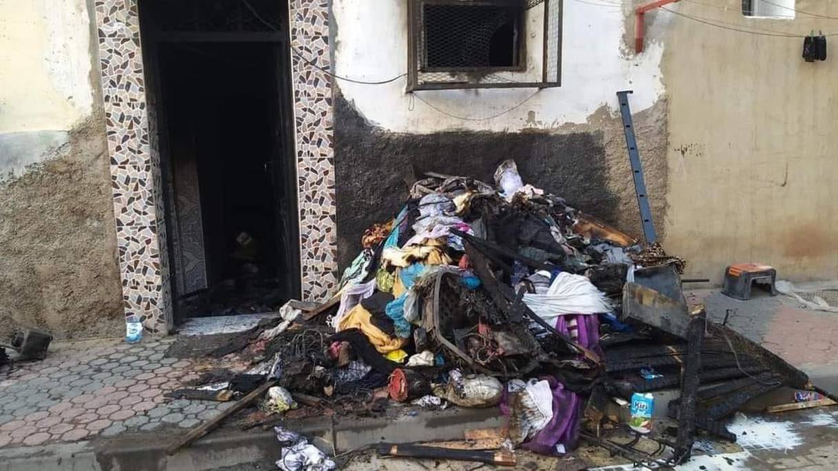Les débris de l'incendie ayant causé 8 morts dans le quartier de Derb Sultan à Casablanca.

