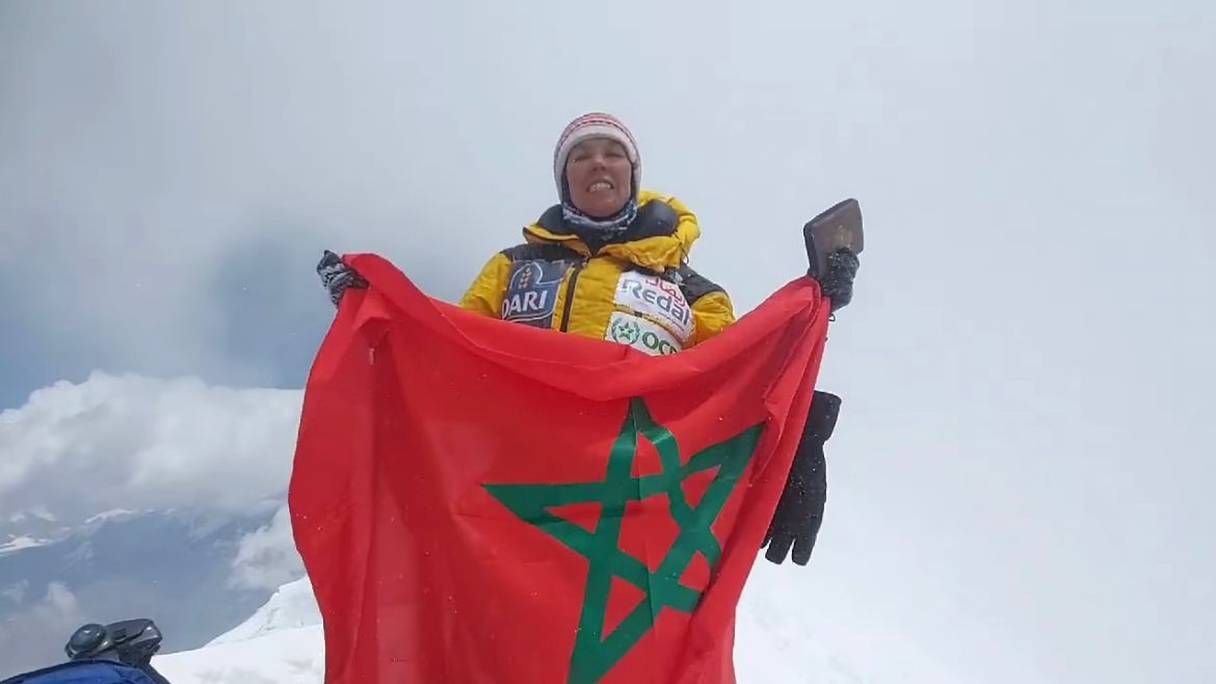 L’aventurière et championne d’alpinisme marocaine, Bouchra Baibanou, a réussi à gravir, jeudi 28 avril 2022, le sommet de l’Annapurna dans l’Himalaya, qui culmine à 8.091 mètres.
