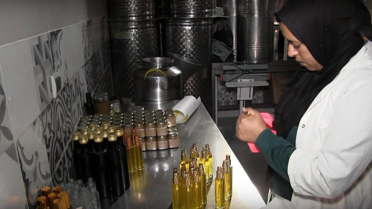 Des bouteilles d'huile d'argan de la coopérative «Arganah n Amskroud», dans la région d’Agadir.
