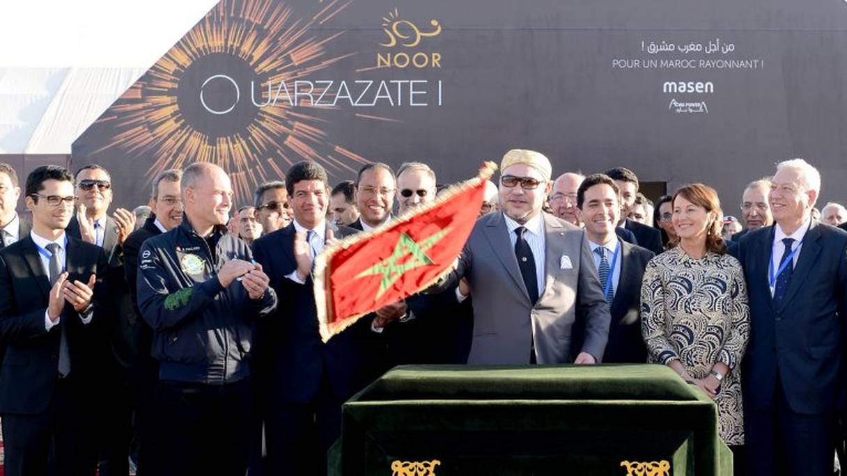 Le roi inaugurant la centrale du complexe solaire «Noor-Ouarzazate», baptisée «Noor I», le 5 février 2016.
