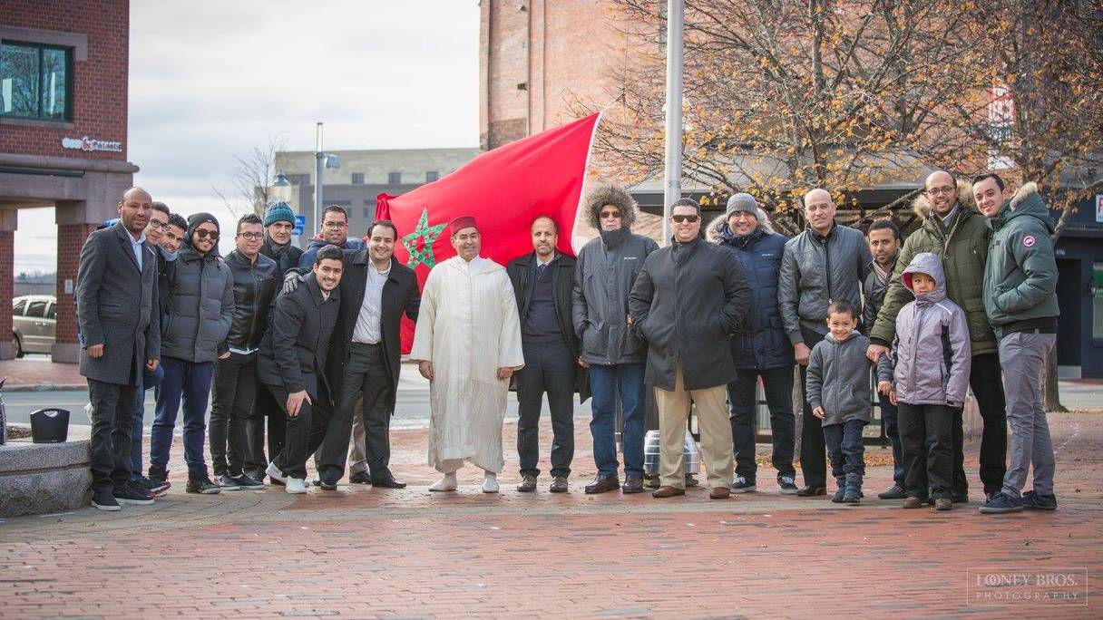 Des membres de la communauté marocaine devant le City Hall de Moncton, dans la province du Nouveau-Brunswick, au Canada, en 2017.
