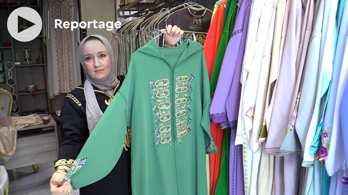 Niama Amrani, styliste, constate une certaine affluence des femmes, au marché Casabarata de Tanger, en cette période de ramadan. 
