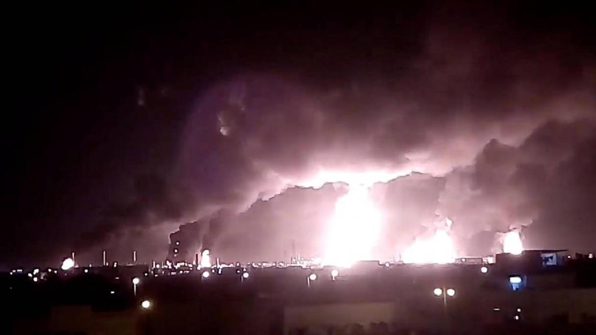Arabie saoudite: les attaques de drone sur les sites pétroliers de la compagnie Aramco ont provoqué un spectaculaire incendie le 14 septembre 2019.
