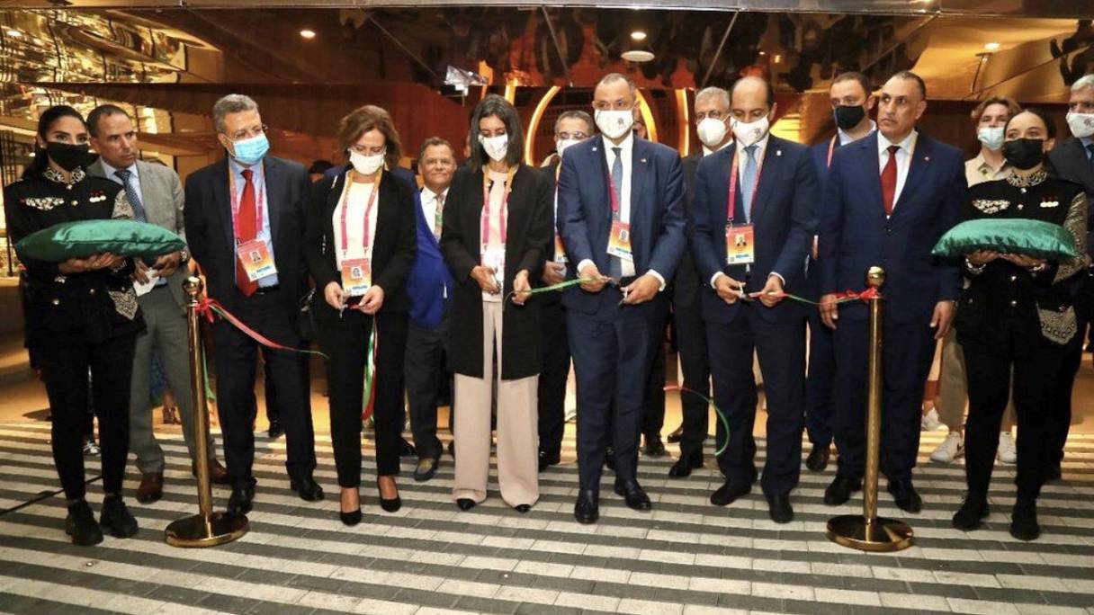 Les membres de la délégation ministérielle représentant le Royaume inaugurent, samedi 30 octobre 2021, le pavillon Maroc à l'exposition mondiale "Expo Dubaï 2020". 
