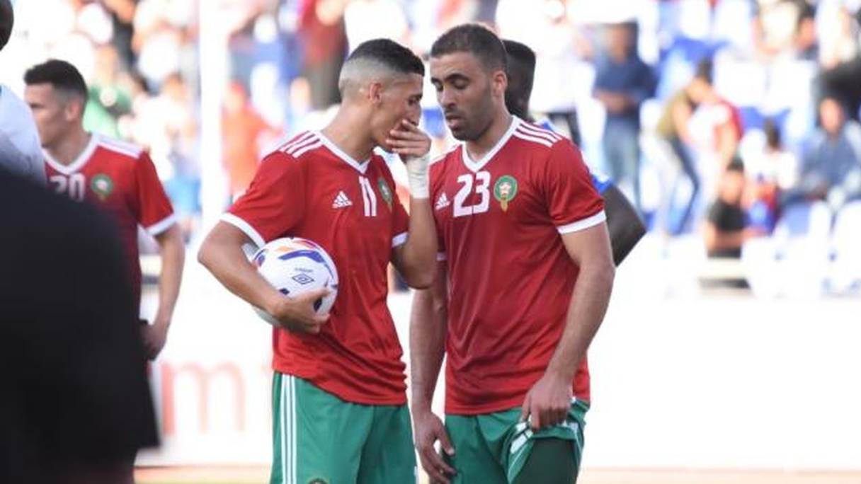 Abderrazak Hamdallah aux côtés de Fayçal Fajr lors de Maroc-Gambie.
