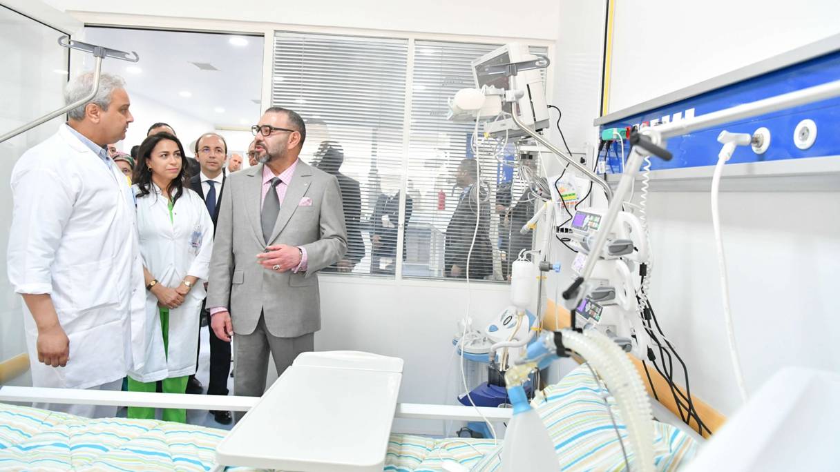 Le roi Mohammed VI Inaugurant l'hôpital prince Moulay Abdellah à Salé.
