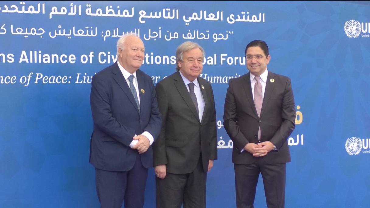 De gauche à droite: Miguel Angel Moratinos, haut représentant pour l'Alliance des civilisations des Nations unies, Antonio Guterres, Secrétaire général de l'ONU, et Nasser Bourita, ministre des Affaires étrangères. 
