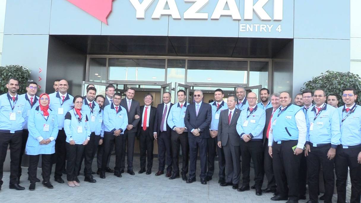 Ryad Mezzour, ministre du Commerce et de l’Industrie, a inauguré une nouvelle usine du groupe japonais Yazaki, mercredi 28 septembre 2022, à Kénitra.

