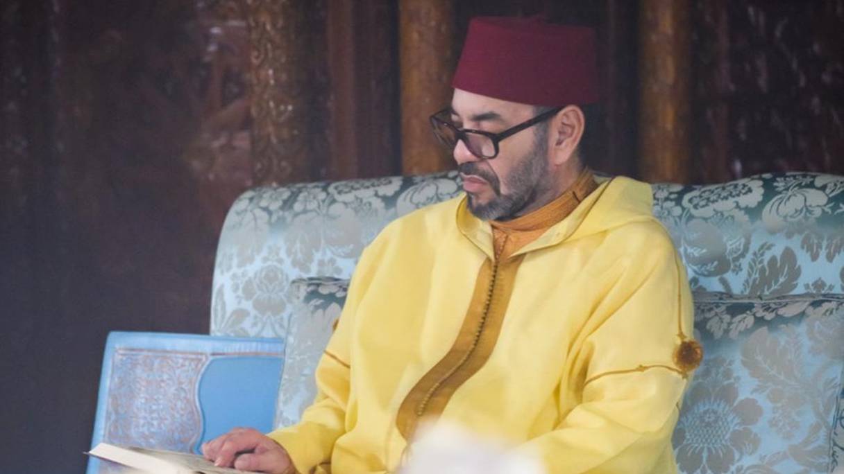Le roi Mohammed VI a présidé, vendredi 4 novembre 2022, au Mausolée Mohammed V à Rabat, une veillée religieuse en commémoration de la disparition du regretté le roi Hassan II.
