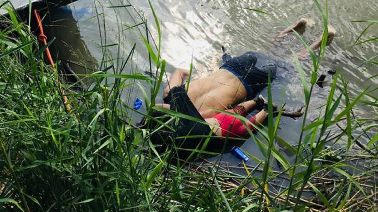 Oscar Martinez Ramirez et sa fille, morts noyés en essayant de quitter le Mexique.
