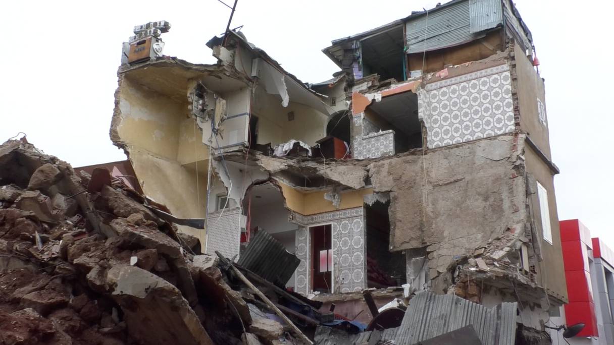 Les gravats de la maison qui s'est effondrée, au matin du 15 décembre 2022, dans le quartier de Derb Soltane, à Casablanca.
