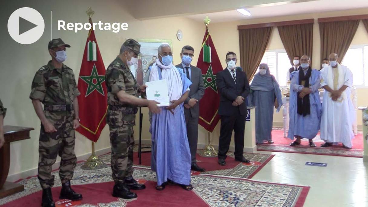 La fondation Hassan II pour les oeuvres sociales a procédé le 27 juillet 2021, à Laâyoune, Boujdour et Tarfaya, à la distribution de terres constructibles en R+2 aux ayants-droit des blessés de guerre, des martyrs de la patrie et des anciens détenus du Polisario. 
