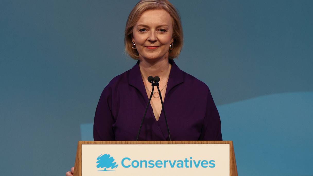 La nouvelle Première ministre britannique, Liz Truss, prononçant un discours suite à son élction à la tête du Parti conservateur, le 5 septembre 2022 à Londres.
