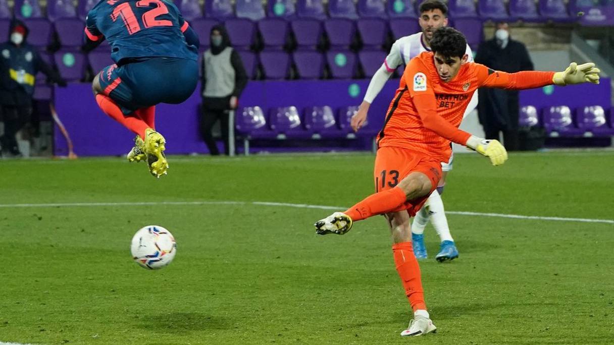 Le gardien marocain Yassine Bounou offre le point du match nul à Séville contre Valladolid, samedi 20 mars 2021.
