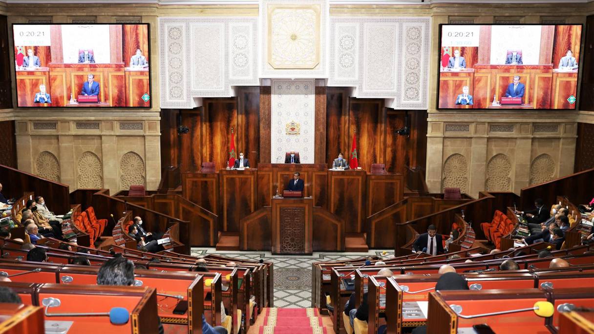 Séance plénière de la Chambre des représentants, consacrée aux questions orales adressées au chef du gouvernement, Aziz Akhannouch, le 29 novembre 2021, à Rabat.
