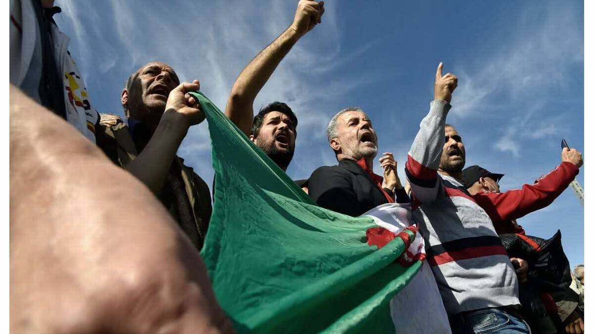 Le régime algérien fait tout pour étouffer le Hirak, pour son deuxième anniveraire.
