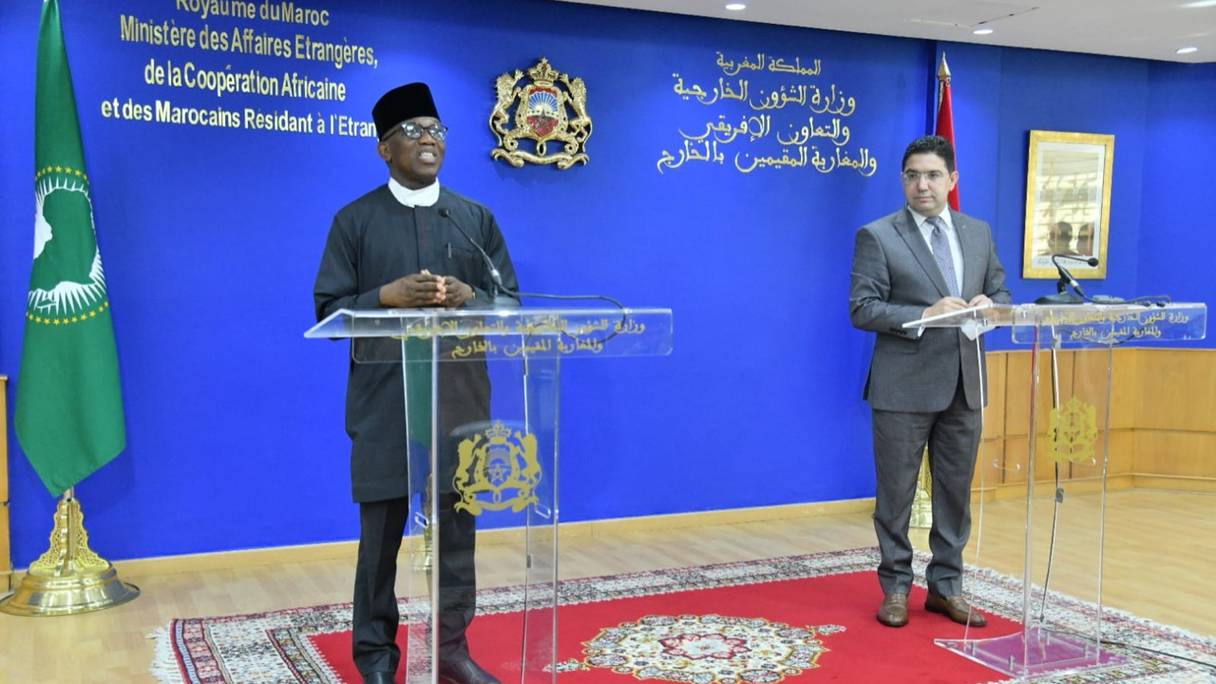 Bankole Adeoye, Commissaire aux affaires politiques, à la paix et à la sécurité de l’Union africaine, à l'issue de son entretien au siège du ministère des Affaires étrangères avec Nasser Bourita, chef de la diplomatie marocaine, le 16 novembre 2021.

