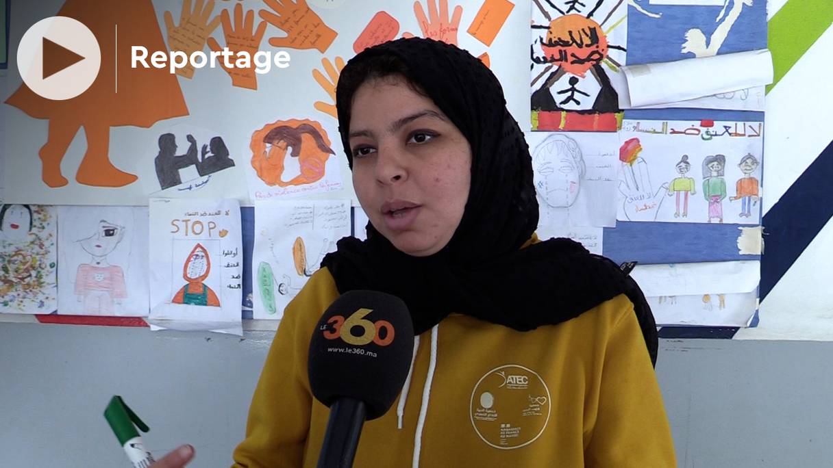 Chaymaa Wahb, assistante sociale, a animé un atelier sur les valeurs de citoyenneté et l’importance de la lutte contre les violences basées sur le genre.
