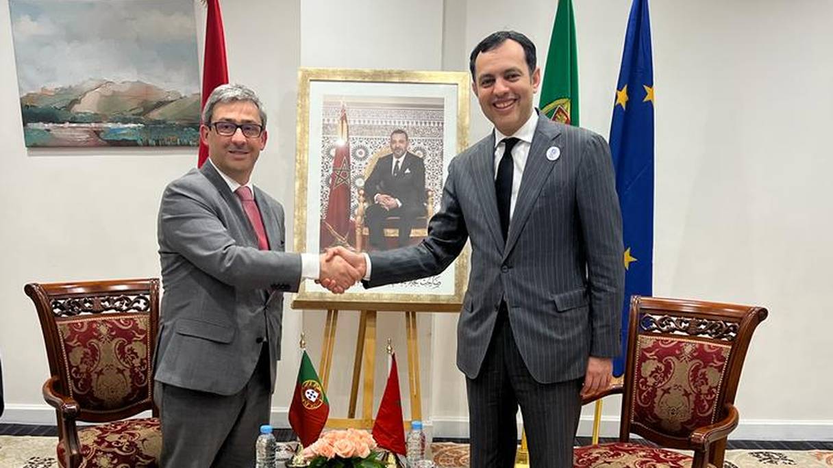 Le ministre de l’Emploi, Younes Sekkouri, et le secrétaire d'Etat portugais au Travail, Miguel Fontes.
