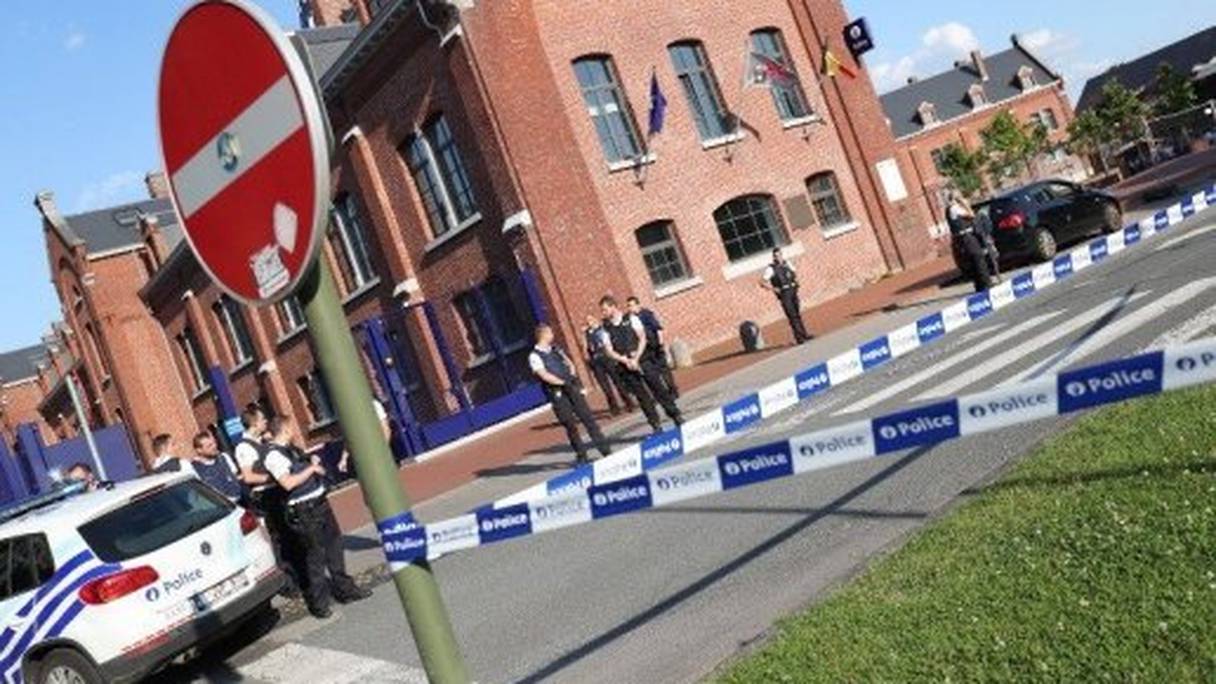 C'est aux abords de ce bâtiment de la police belge à Charleroi que deux policières avaient étaient agressées à la machette par un individu se revendiquant de la mouvance Daech.
