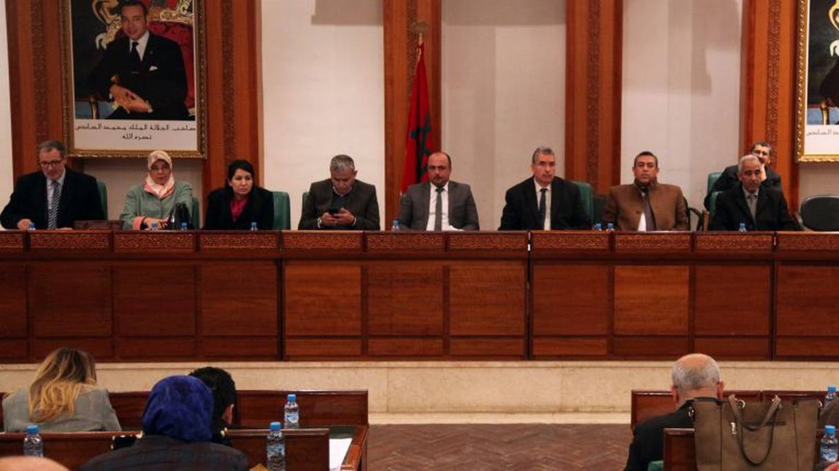 Lors d'une précédente réunion du conseil de la ville de Rabat.
