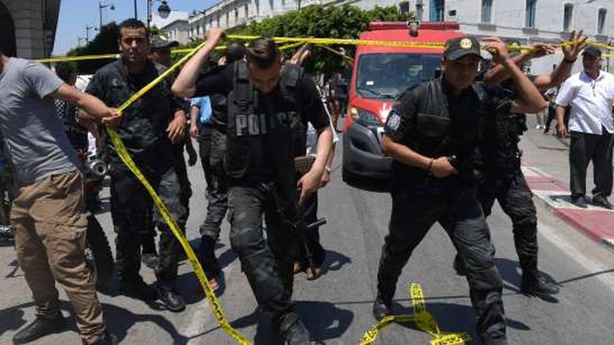 Un policier a succombé dans le double attentat de ce 27 juin au centre de Tunis.
