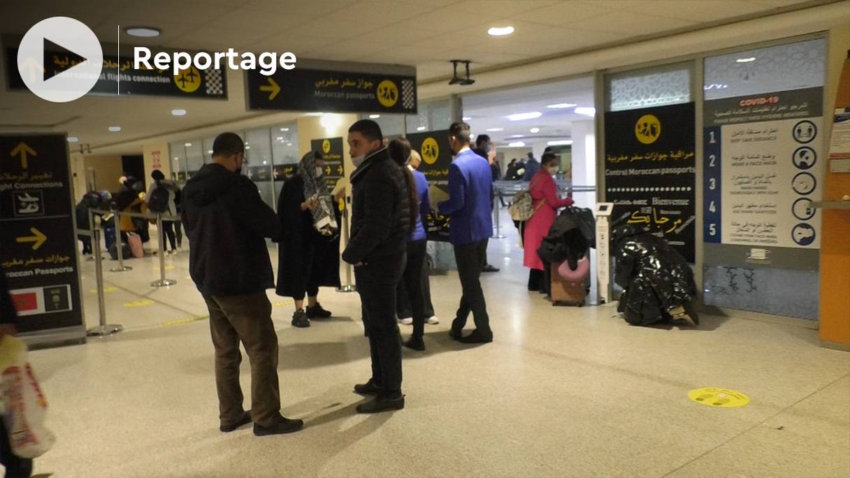 Plusieurs dizaines de Marocains sont arrivés le 16 décembre 2021 au soir, à l’aéroport Mohammed V de Casablanca, dans des vols de rapatriements après avoir été bloqués à l’étranger. 
