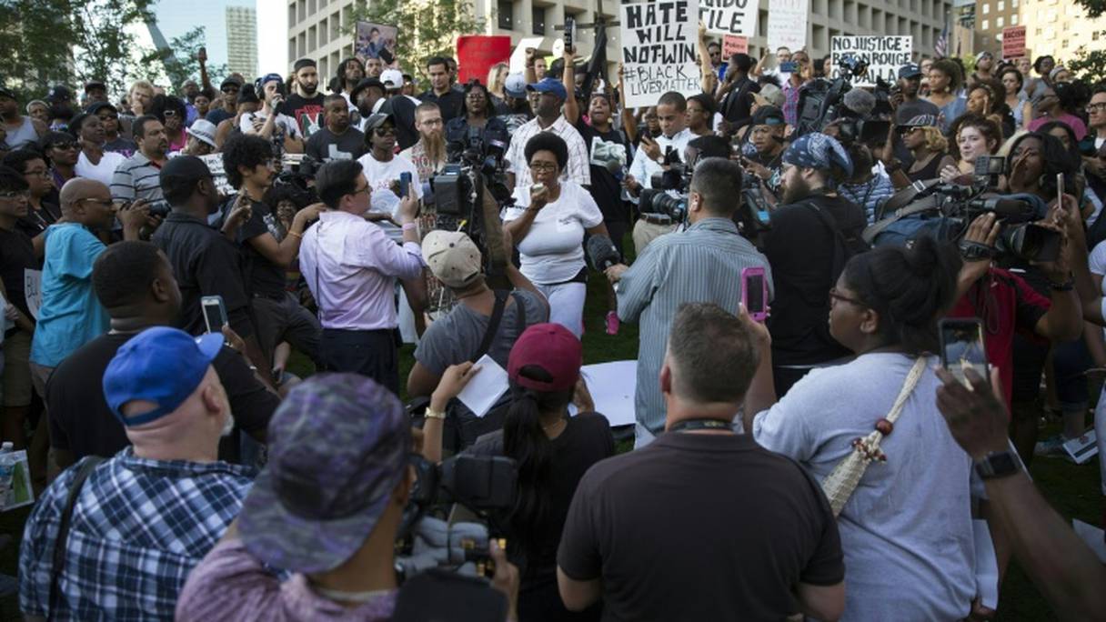 Rassemblement le 7 juillet 2016 à à Dallas pour protester contre la mort de deux hommes noirs tués par les forces de l'ordre.
