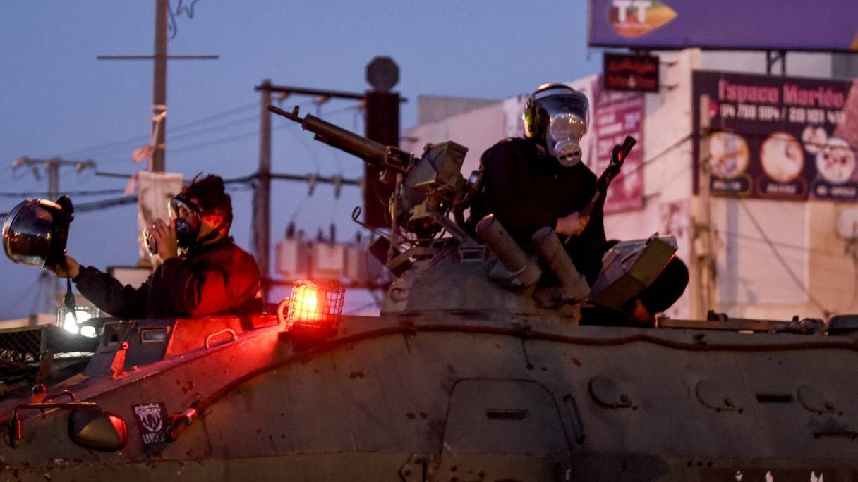 L'armée est intervenue à Ettadhamen, dans la soirée du 17 janvier 2021, après des heurts dans cette banlieue au nord-ouest de Tunis. 

