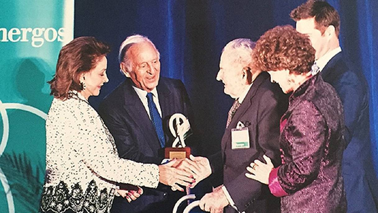 Othman Benjelloun et son épouse Leila Mezian recevant le Rockefeller Bridging Leadership Award à New York
