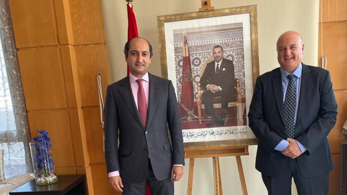 Mohamed Methqal, directeur général de l’Agence marocaine de coopération internationale -AMCI (à gauche), et David Govrin, représentant de l'Etat d'Israël dans le Royaume, lors de leur réunion à Rabat, le 16 mars 2021.  
